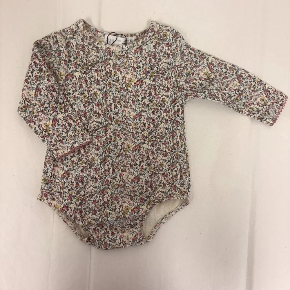 NWT - Zara floral bodysuit size 1-3 months​​​​